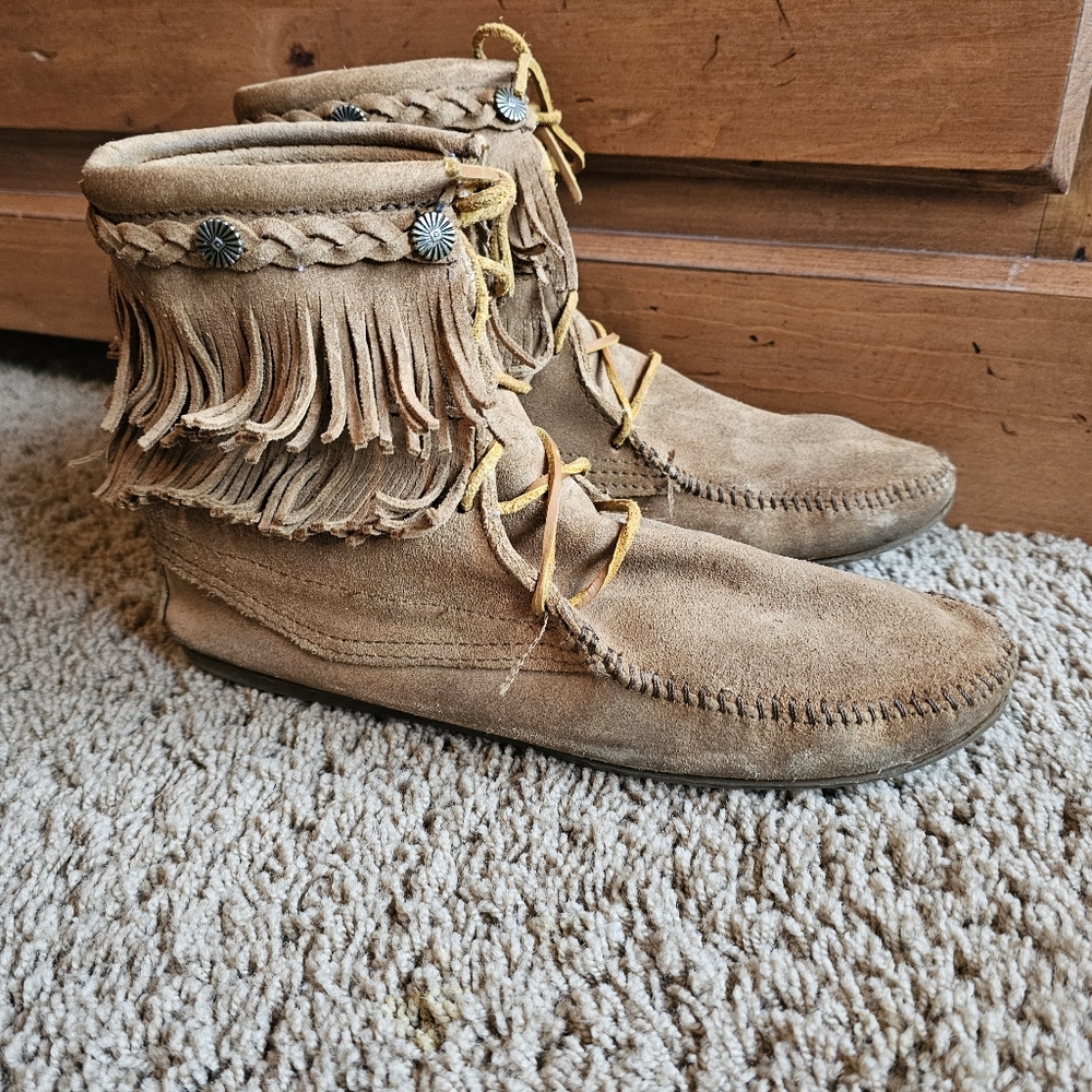 Minnetonka Suede Fringe Moccasin Boots 627T